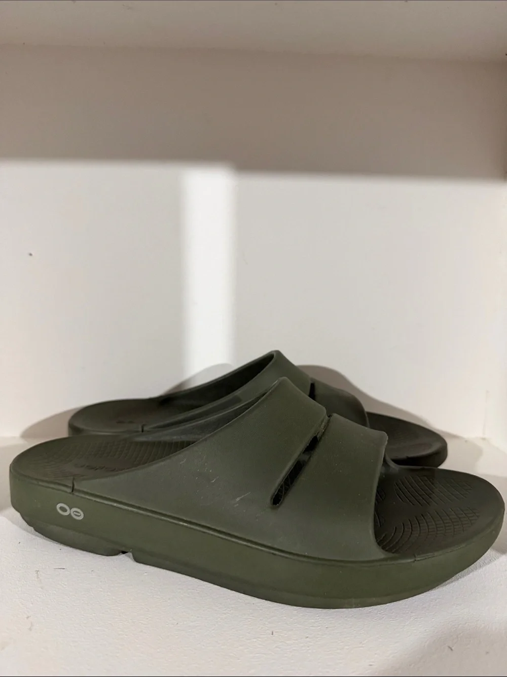 Oofos Ooahh recovery slides olive green Men’s Size 10 Women’s 11